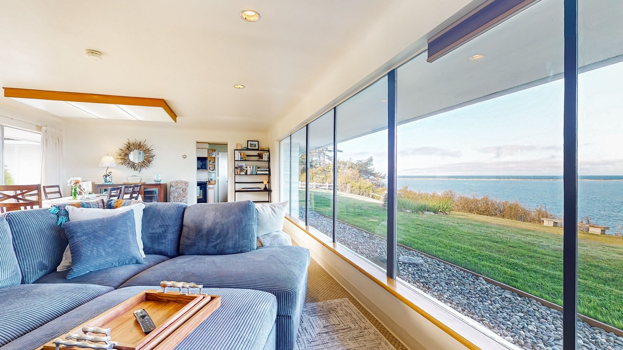 Photo of Livingroom in Mains Farm