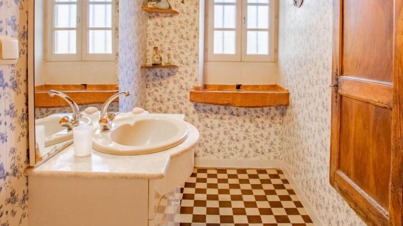 Photo of Bathroom in Plottes
