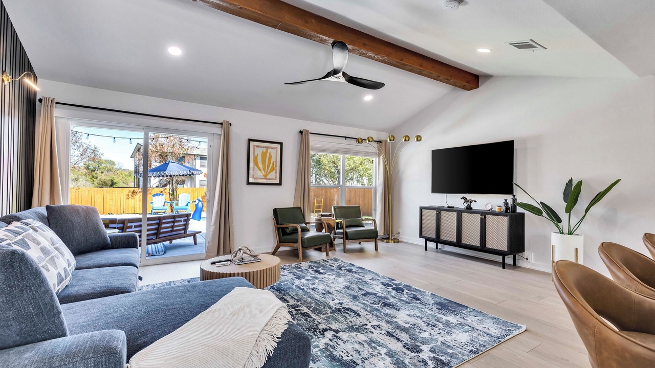 Photo of Livingroom in South Manchaca