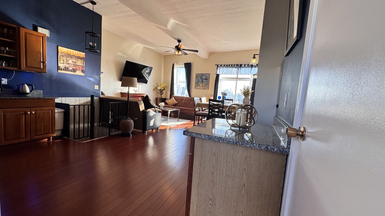 Photo of Livingroom in Union City