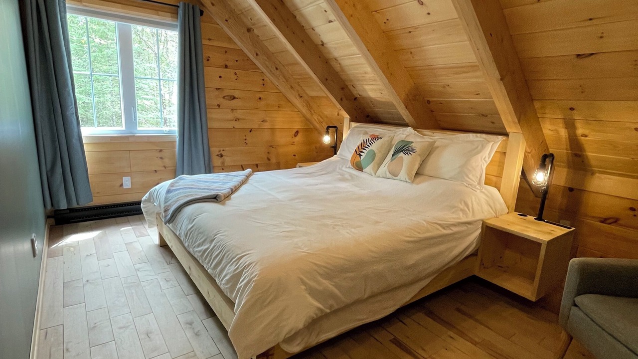 Photo of Bedroom in Val-des-Lacs