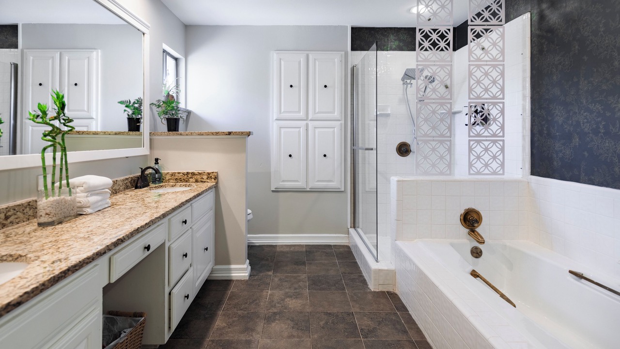 Photo of Bathroom in Lakeway