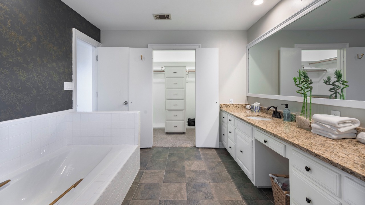 Photo of Bathroom in Lakeway