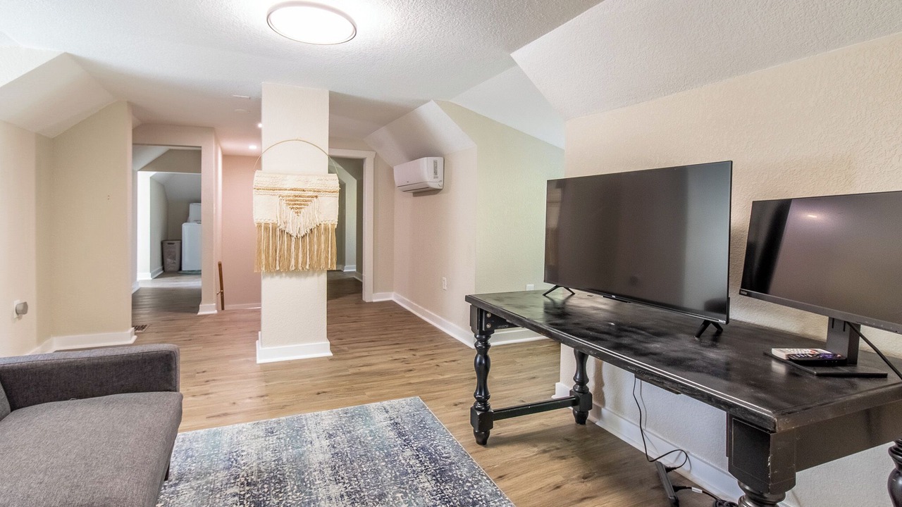 Photo of Livingroom in Eudora