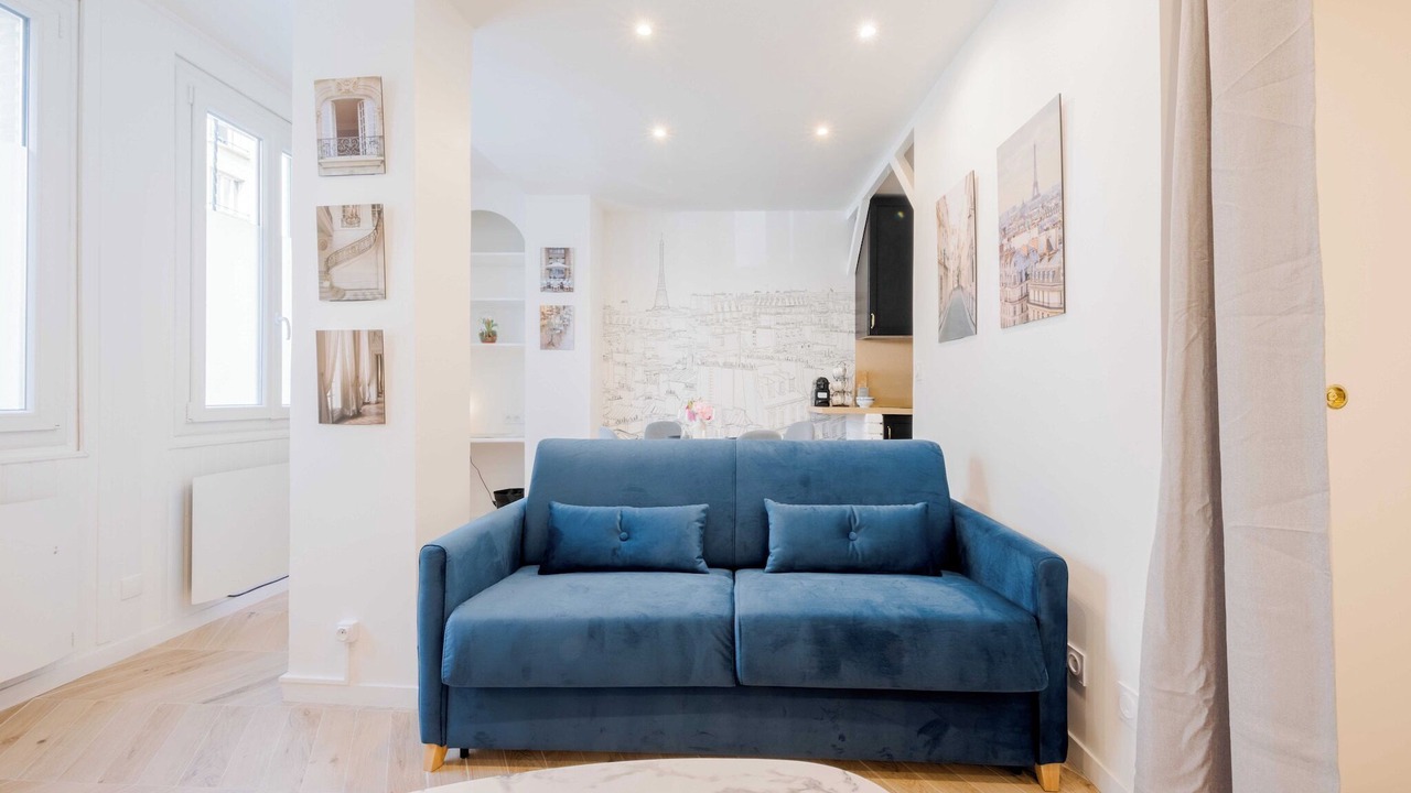 Photo of Livingroom in Republique–Point-du-Jour