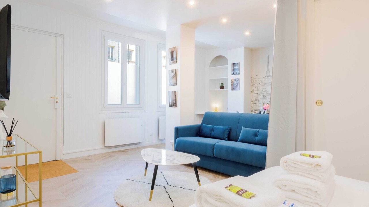 Photo of Livingroom in Republique–Point-du-Jour