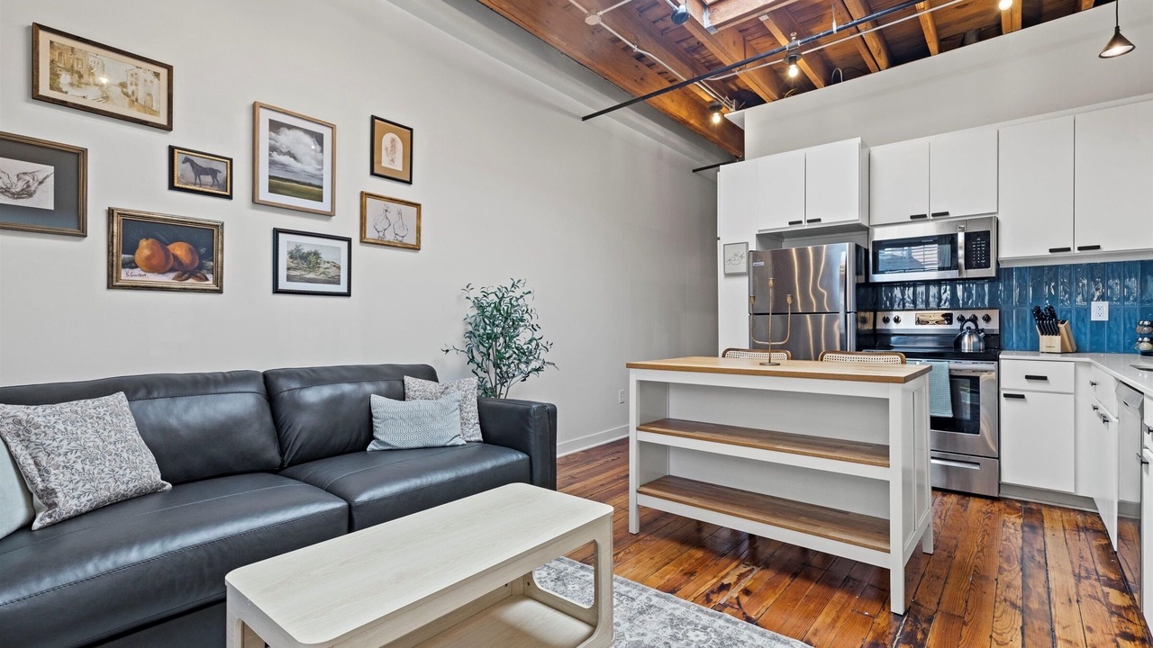Photo of Livingroom in Crossroads Arts District