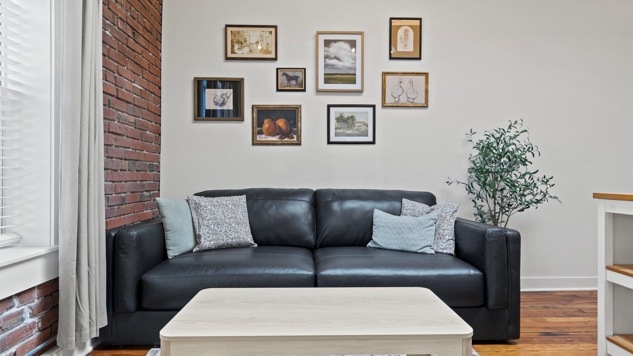 Photo of Livingroom in Crossroads Arts District