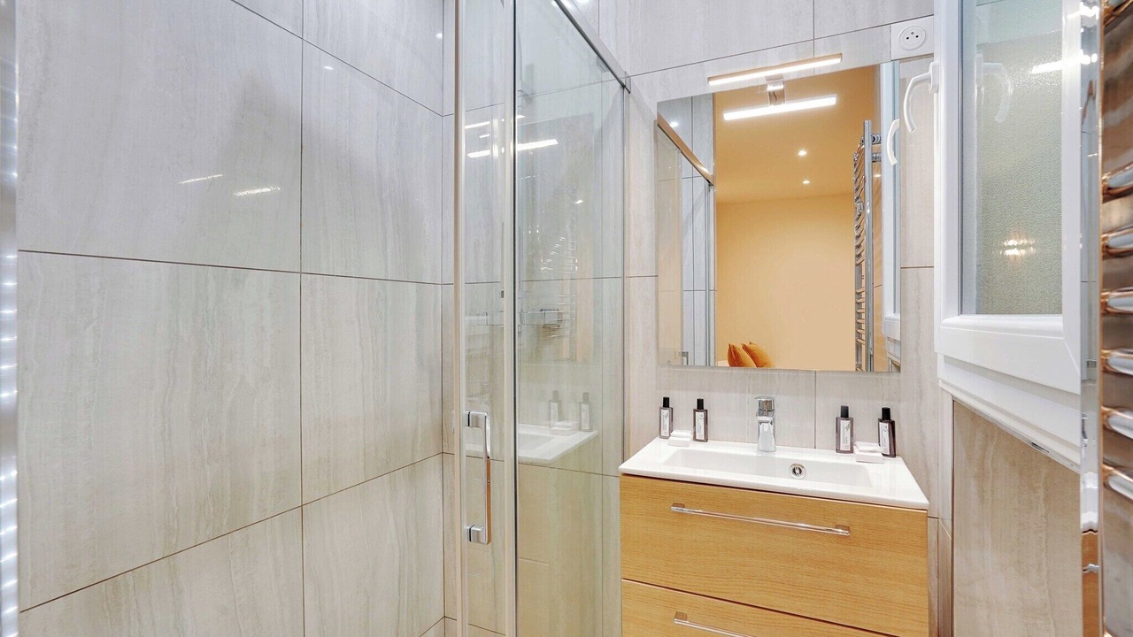 Photo of Bathroom in Quartier de la Plaine-de-Monceaux
