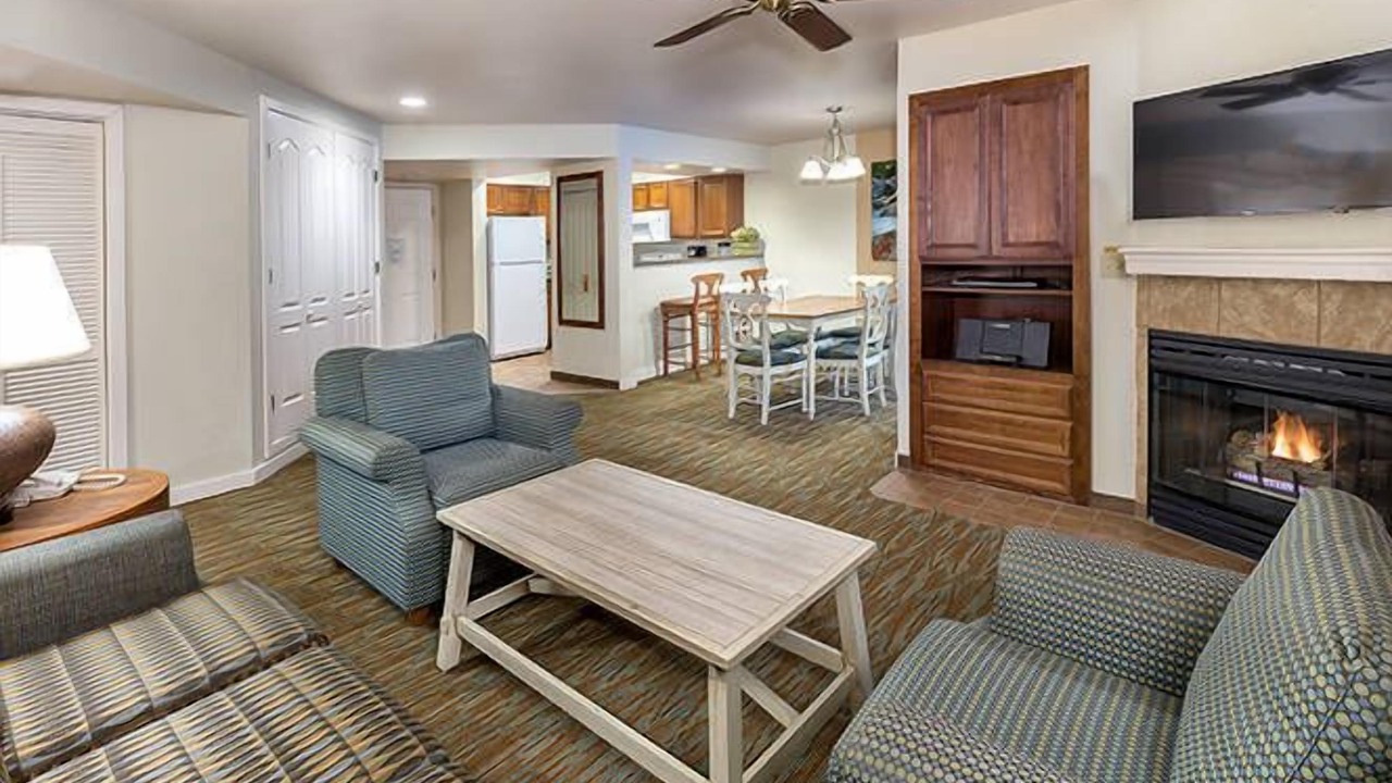 Photo of Livingroom in Round Hill Village