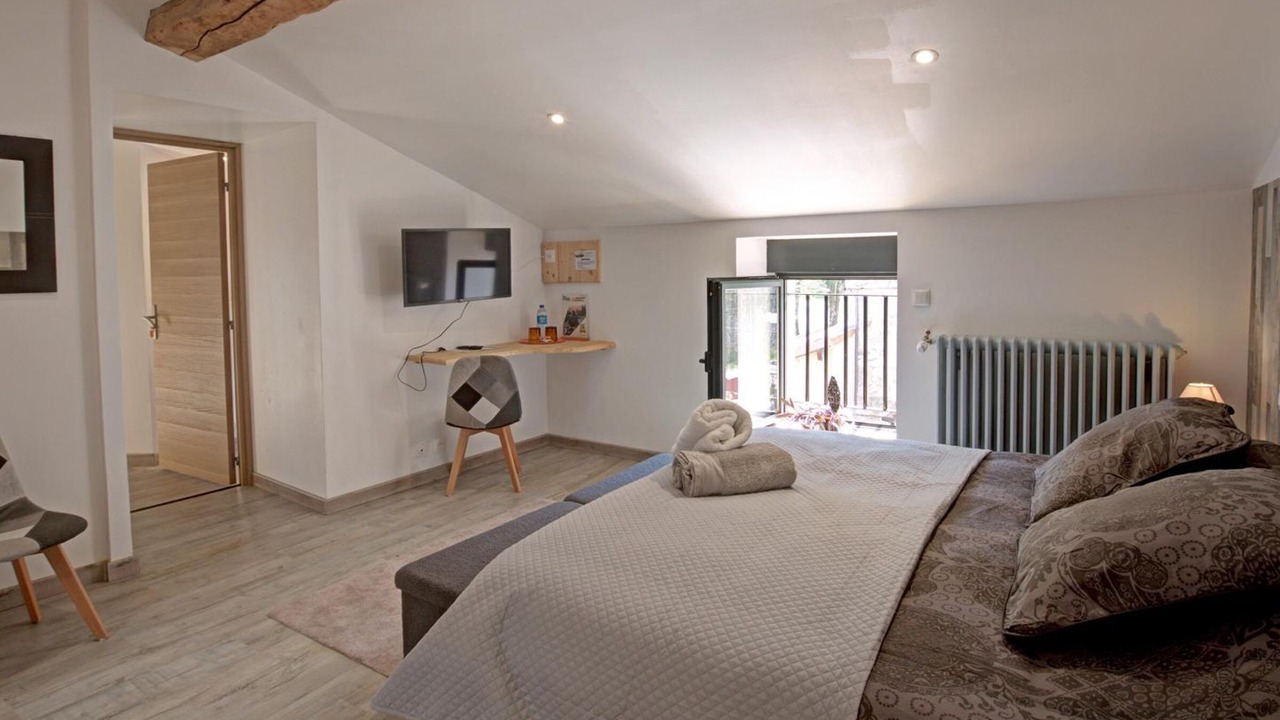 Photo of Bedroom in Saint-Julien-Molin-Molette