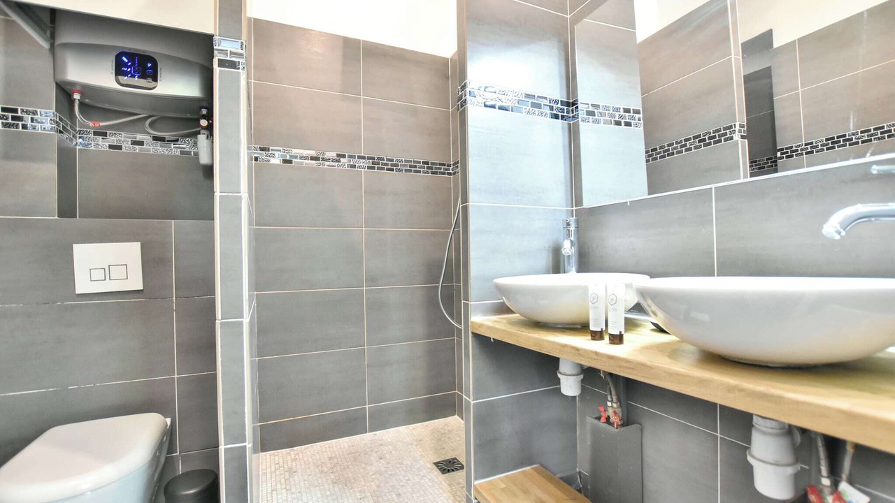 Photo of Bathroom in Arsenal