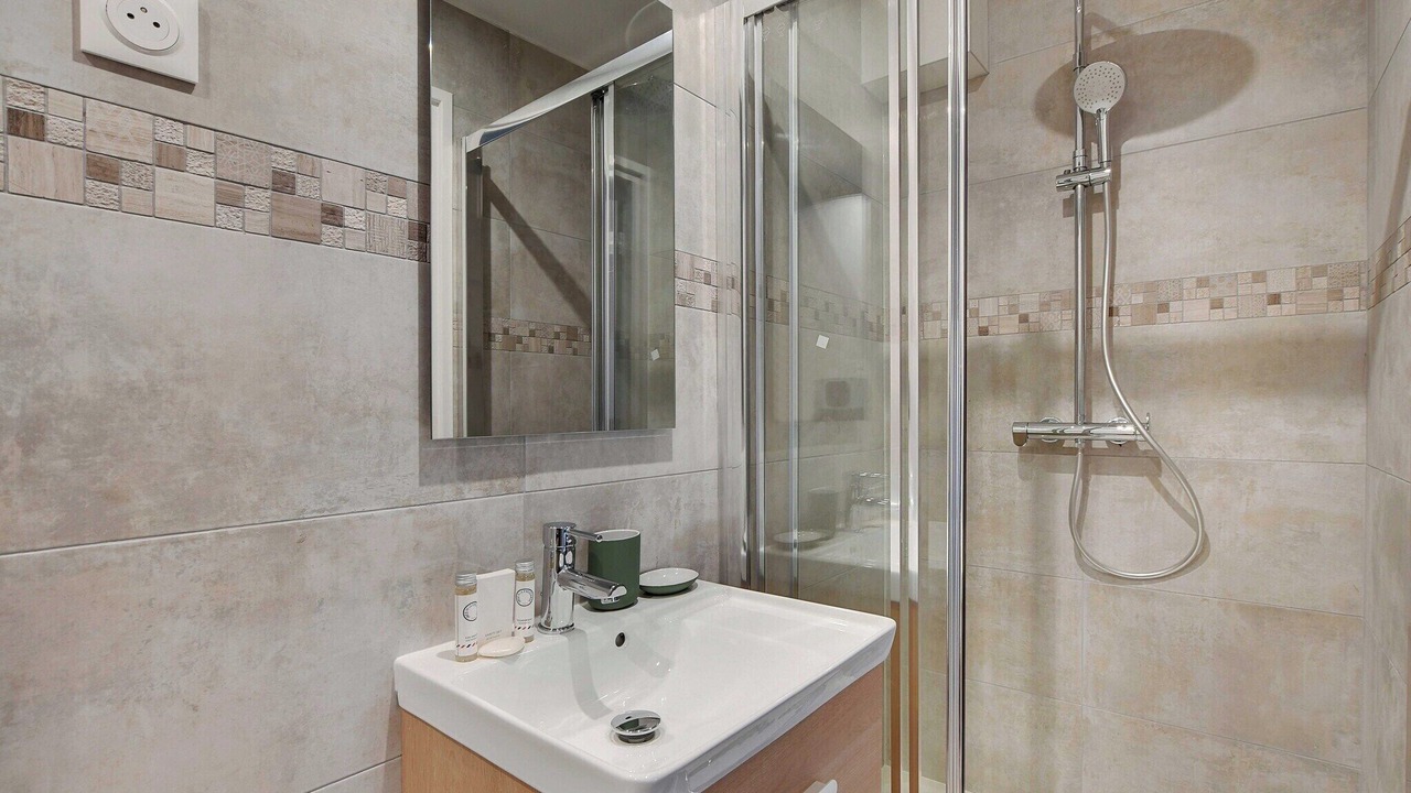 Photo of Bathroom in Le Kremlin-Bicetre