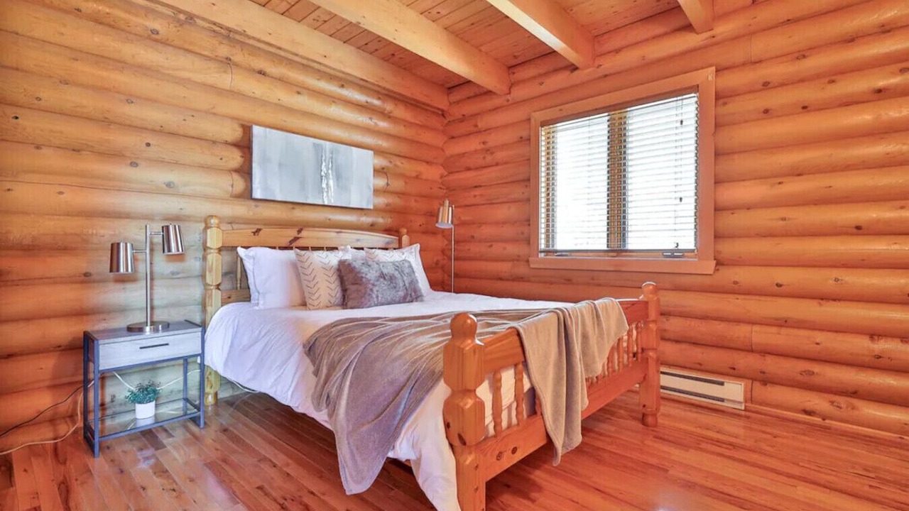 Photo of Bedroom in St-Adolphe-d'Howard