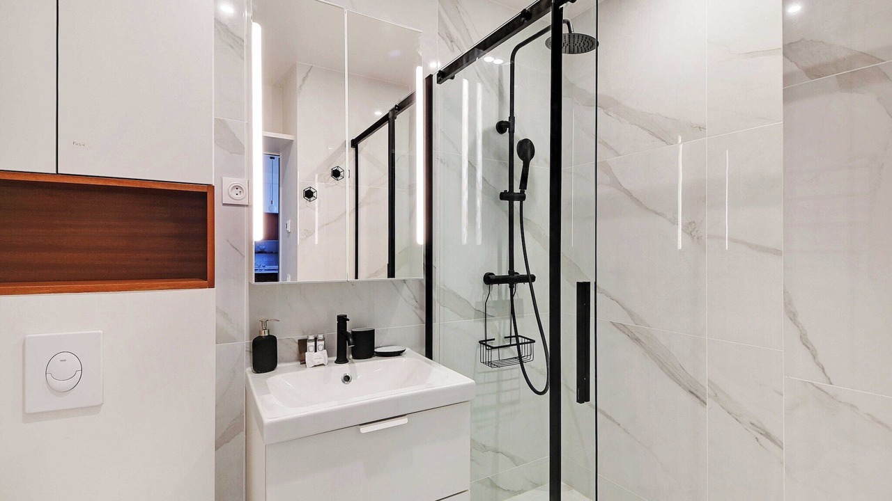 Photo of Bathroom in Quartier de l'Ecole-Militaire