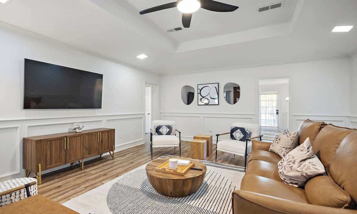 Photo of Livingroom in Tougaloo