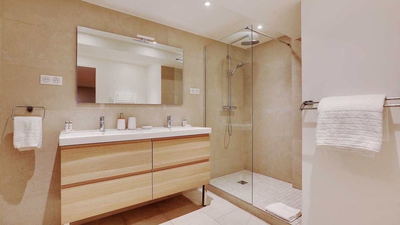 Photo of Bathroom in Porte-Saint-Martin