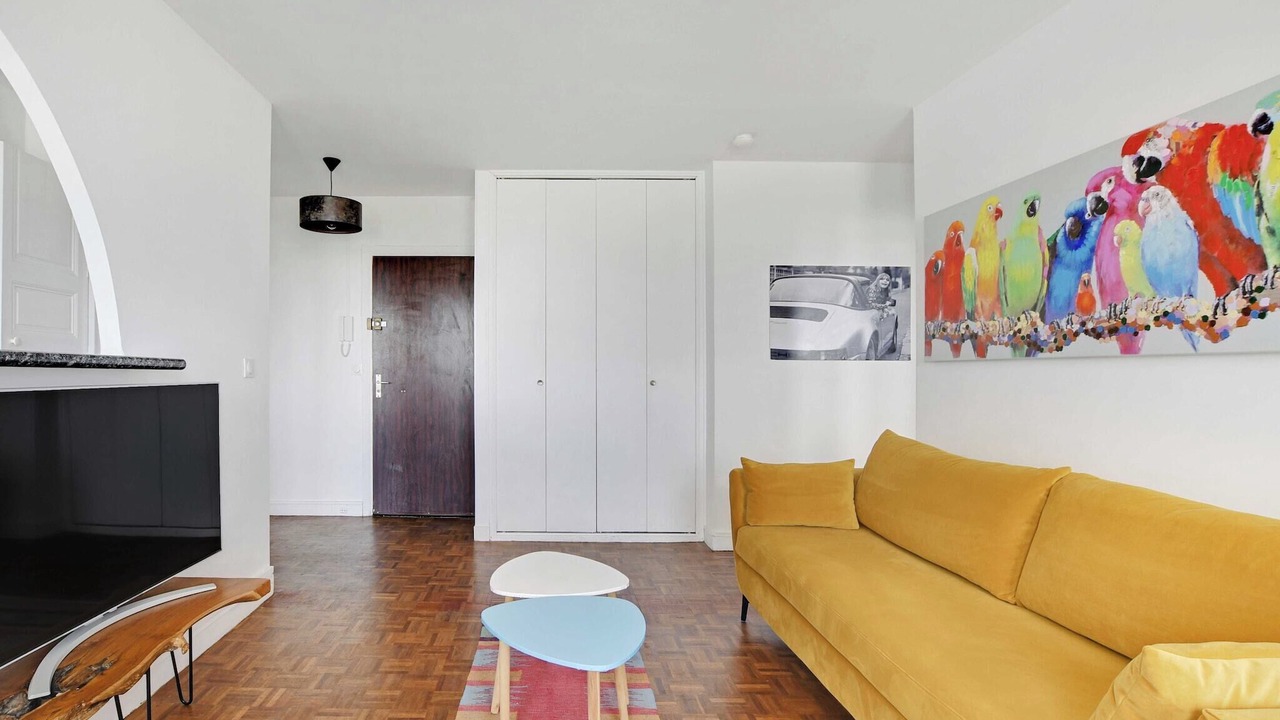 Photo of Livingroom in 19th Arrondissement