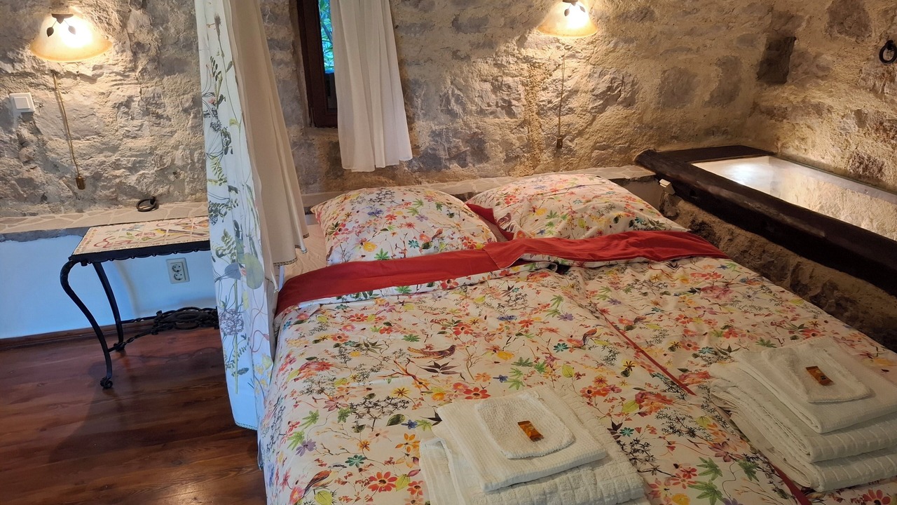Photo of Bedroom in Saint Alban Auriolles