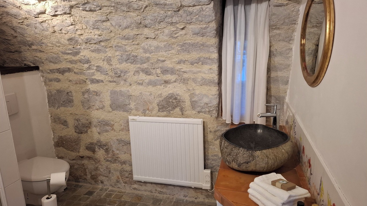 Photo of Bathroom in Saint Alban Auriolles