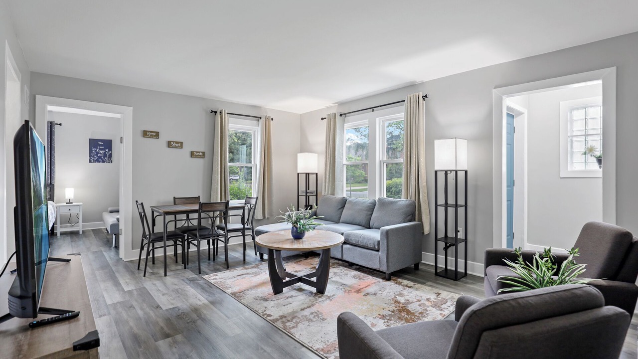 Photo of Livingroom in Fullersburg