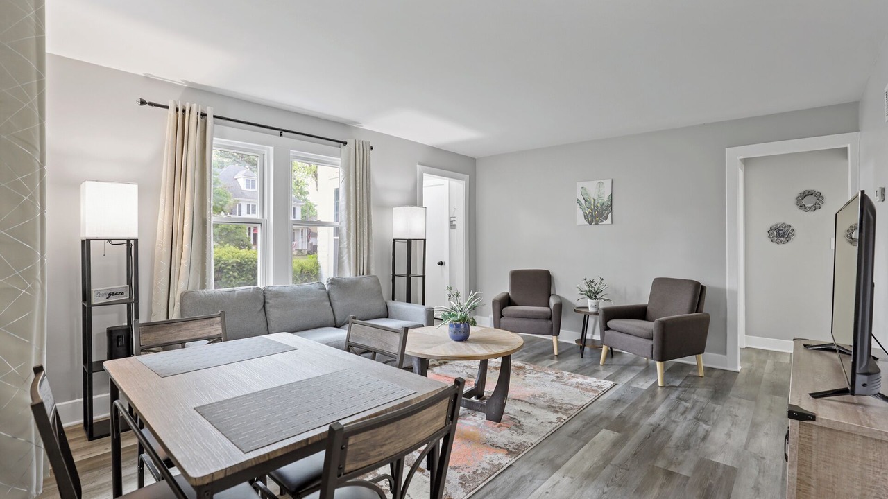 Photo of Livingroom in Fullersburg