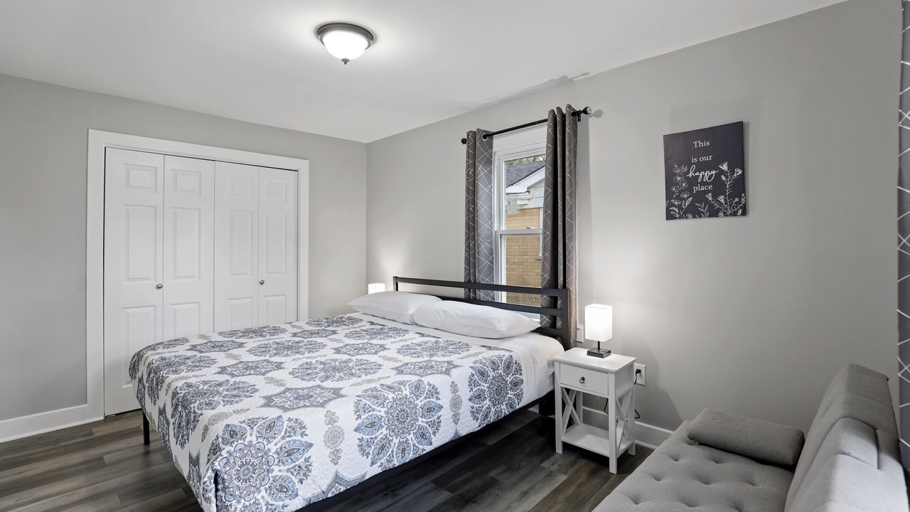 Photo of Bedroom in Fullersburg