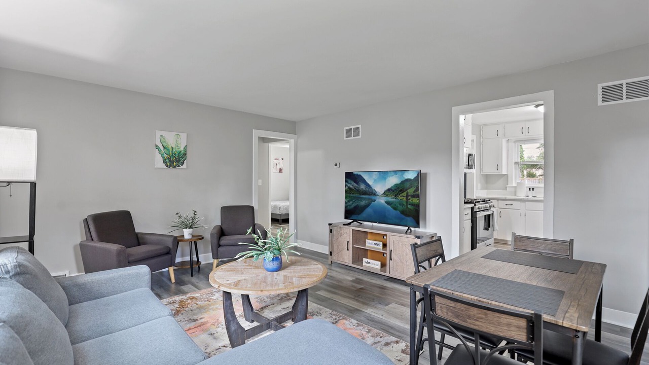 Photo of Livingroom in Fullersburg