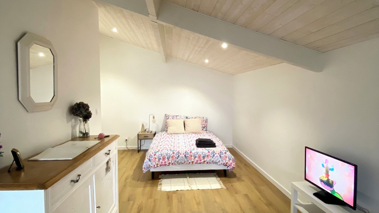 Photo of Bedroom in Libourne