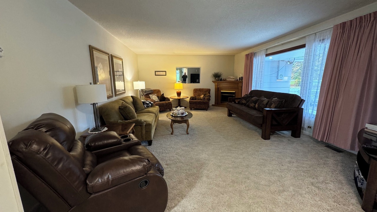 Photo of Livingroom in Dawson