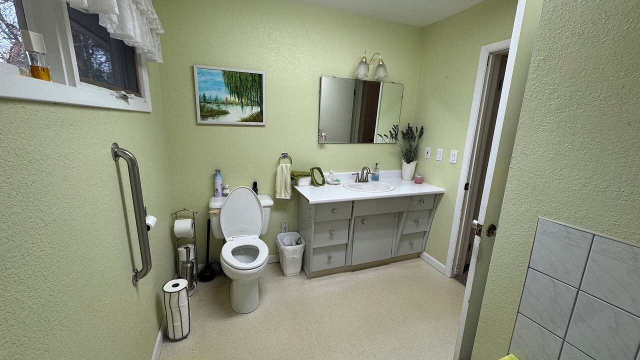 Photo of Bathroom in Dawson