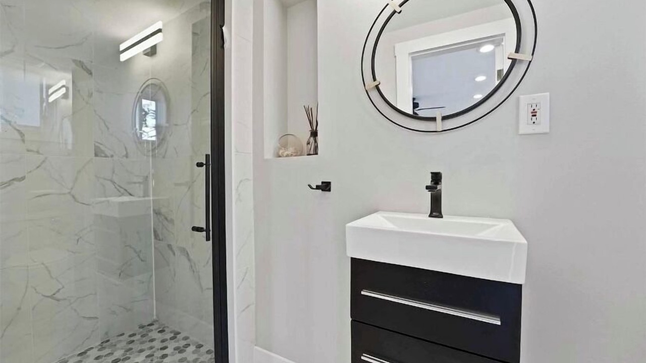 Photo of Bathroom in Lakeview