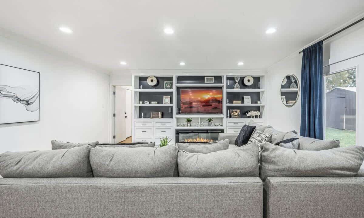 Photo of Livingroom in Northridge
