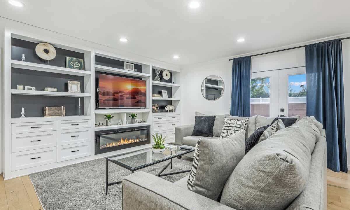 Photo of Livingroom in Northridge