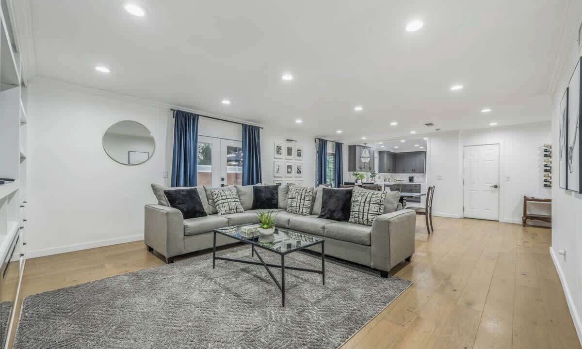 Photo of Livingroom in Northridge