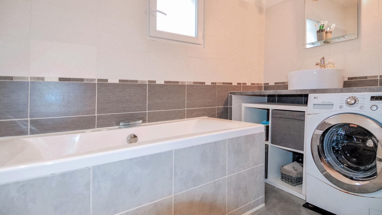 Photo of Bathroom in La Capelle-et-Masmolene