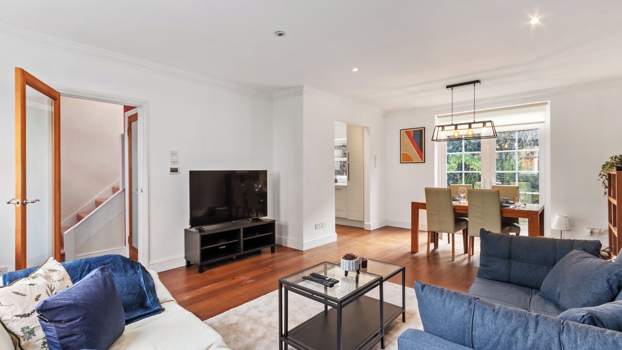 Photo of Livingroom in East Walworth