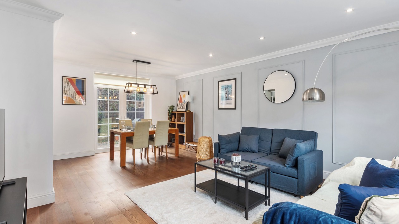 Photo of Livingroom in East Walworth