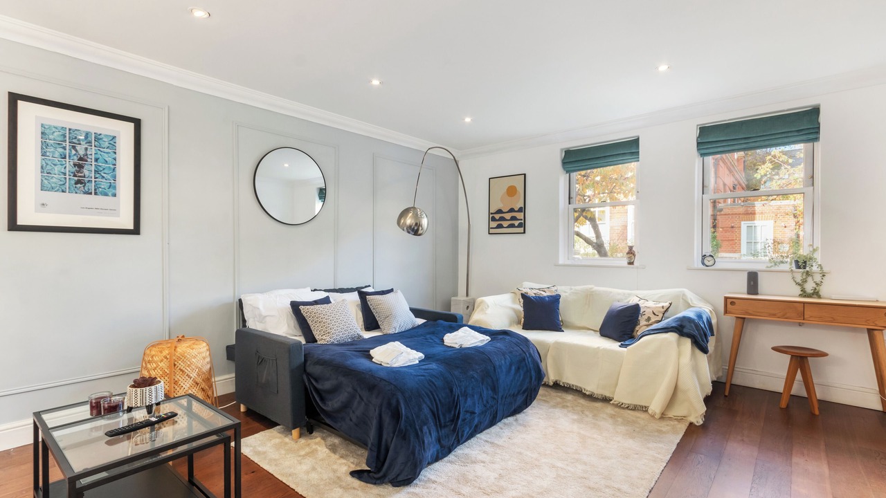 Photo of Livingroom in East Walworth