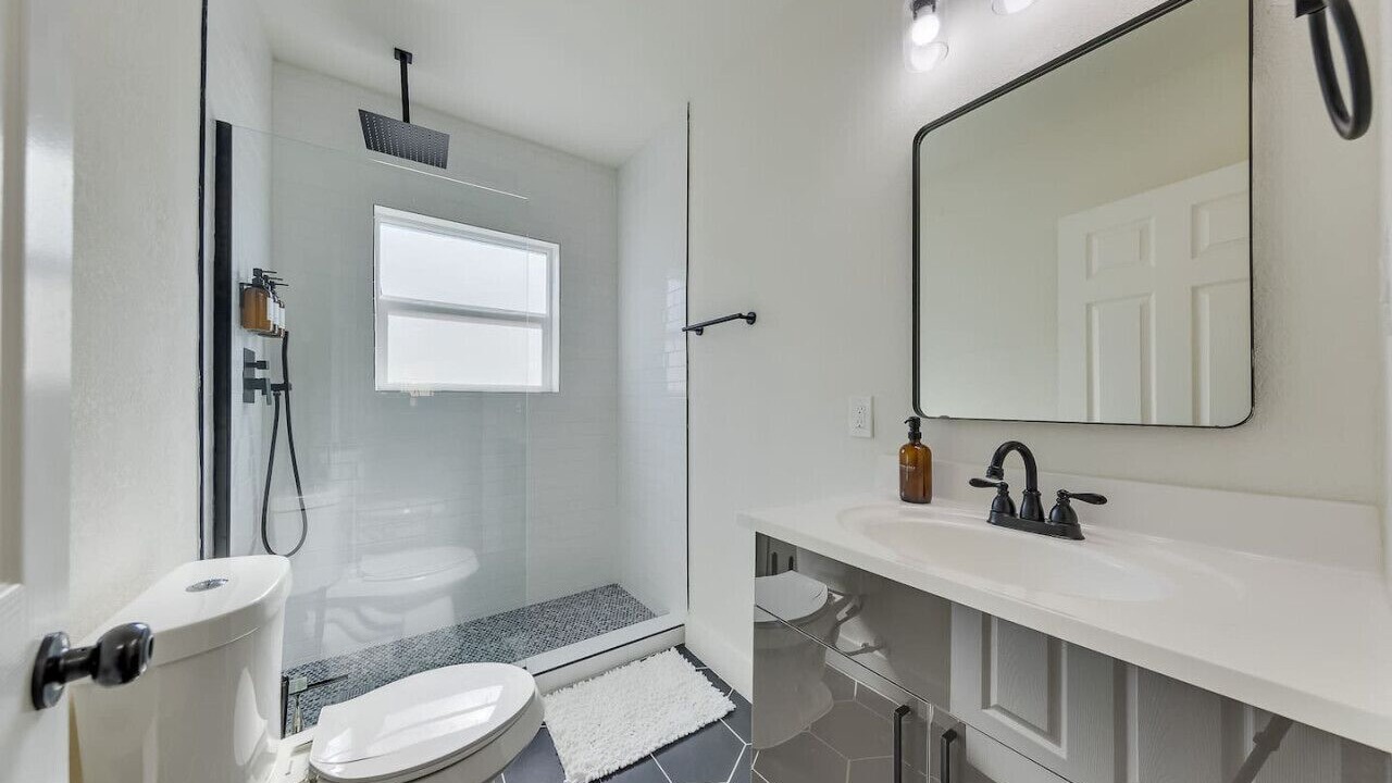 Photo of Bathroom in South Central Houston