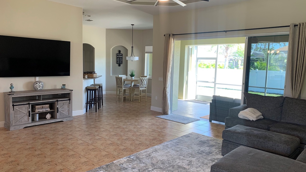 Photo of Livingroom in Englewood East