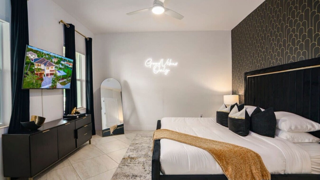 Photo of Bedroom in Ludlam