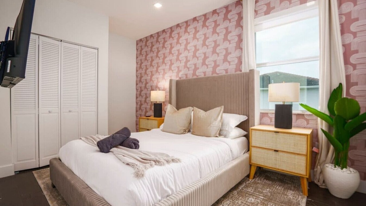 Photo of Bedroom in Ludlam