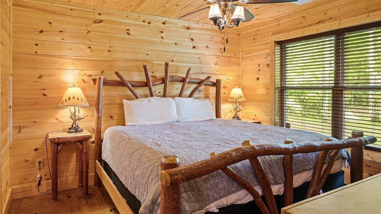 Photo of Bedroom in Rocky Grove