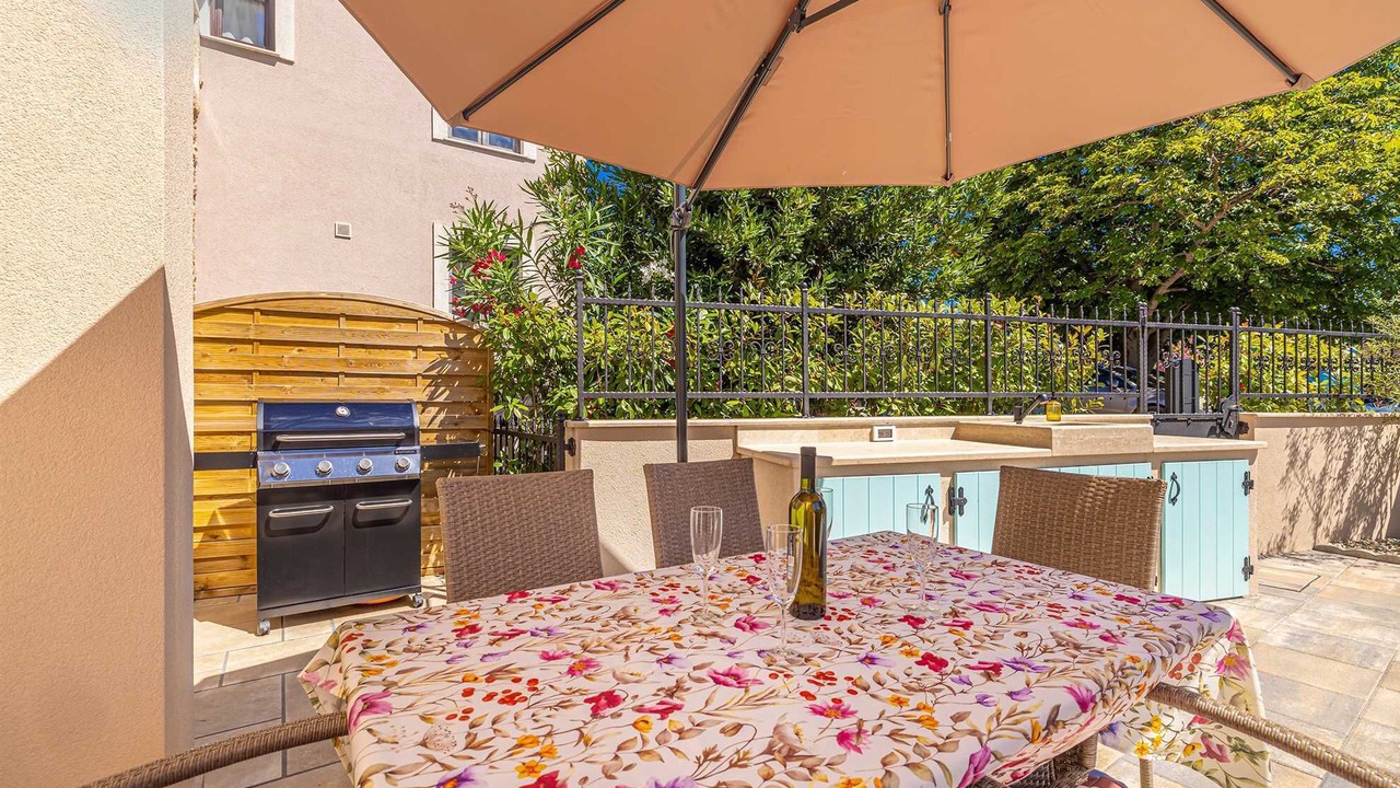 Photo of Outdoor in Risika