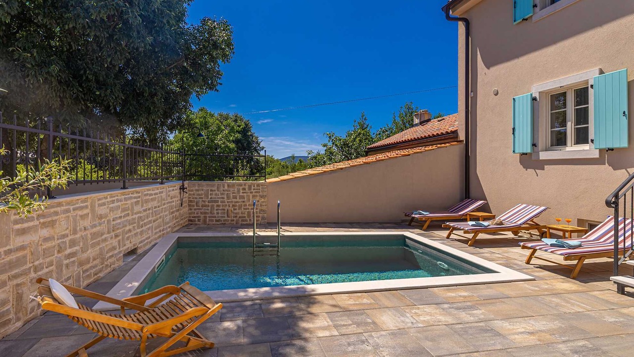 Photo of Outdoor in Risika