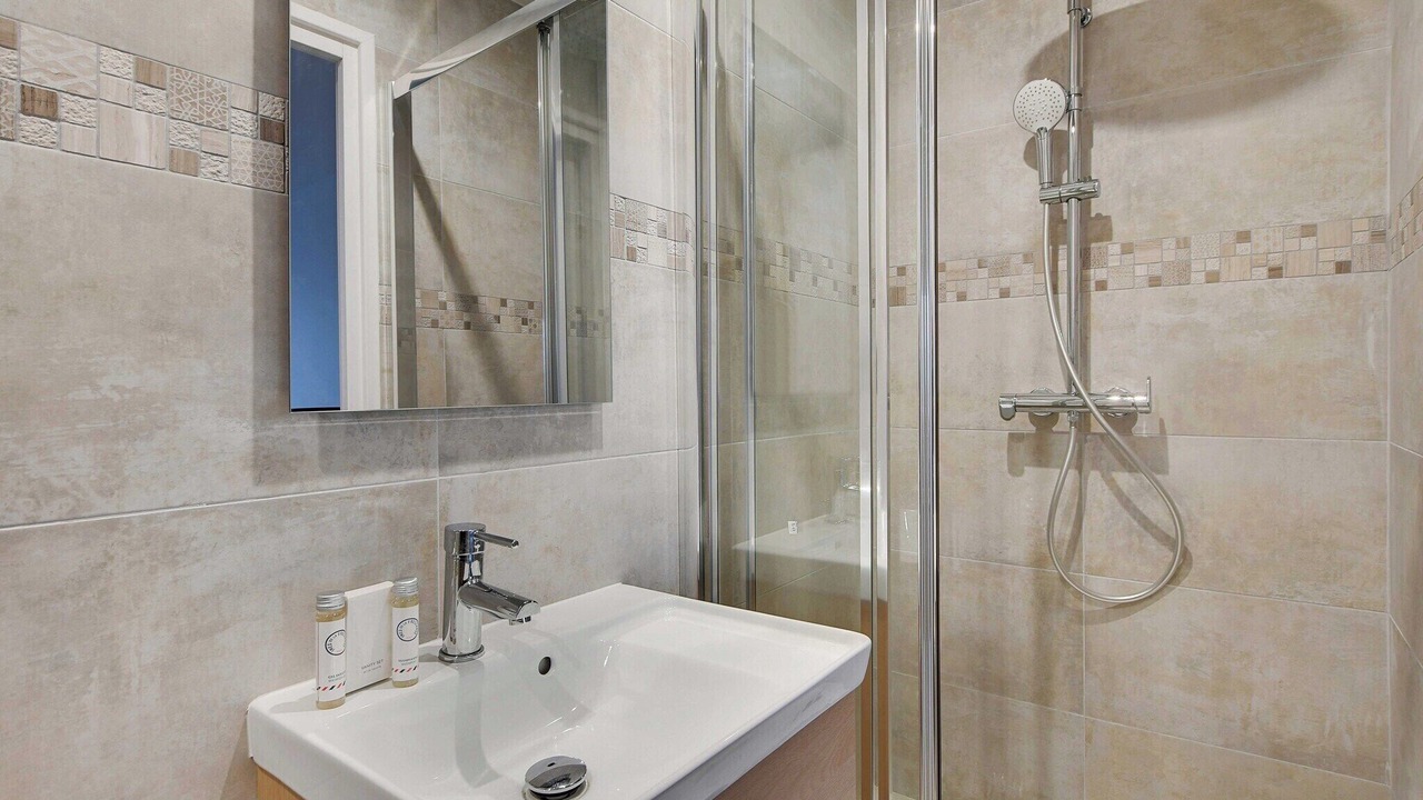 Photo of Bathroom in Le Kremlin-Bicetre