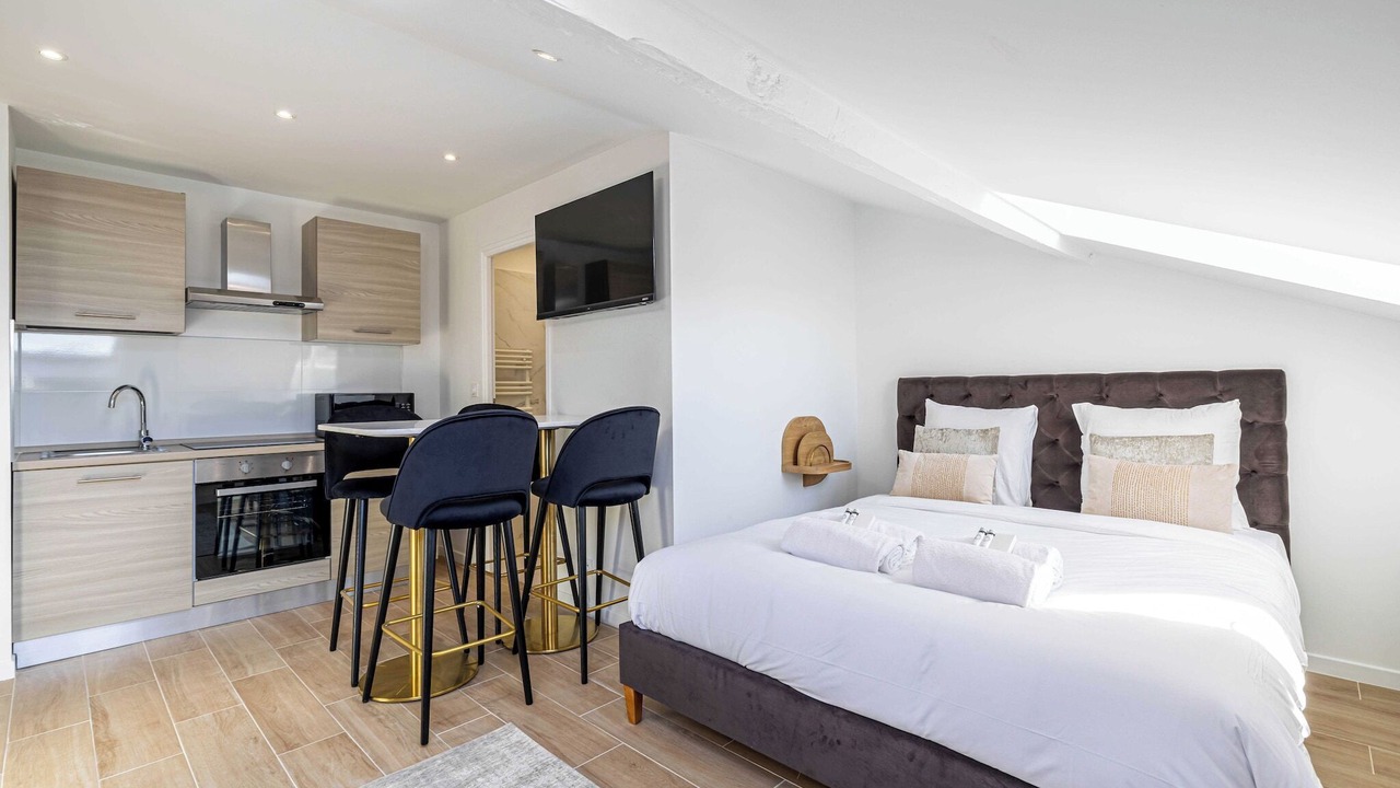 Photo of Bedroom in Prado - Republique