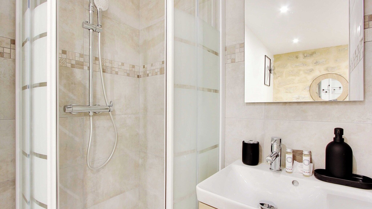 Photo of Bathroom in Le Kremlin-Bicetre