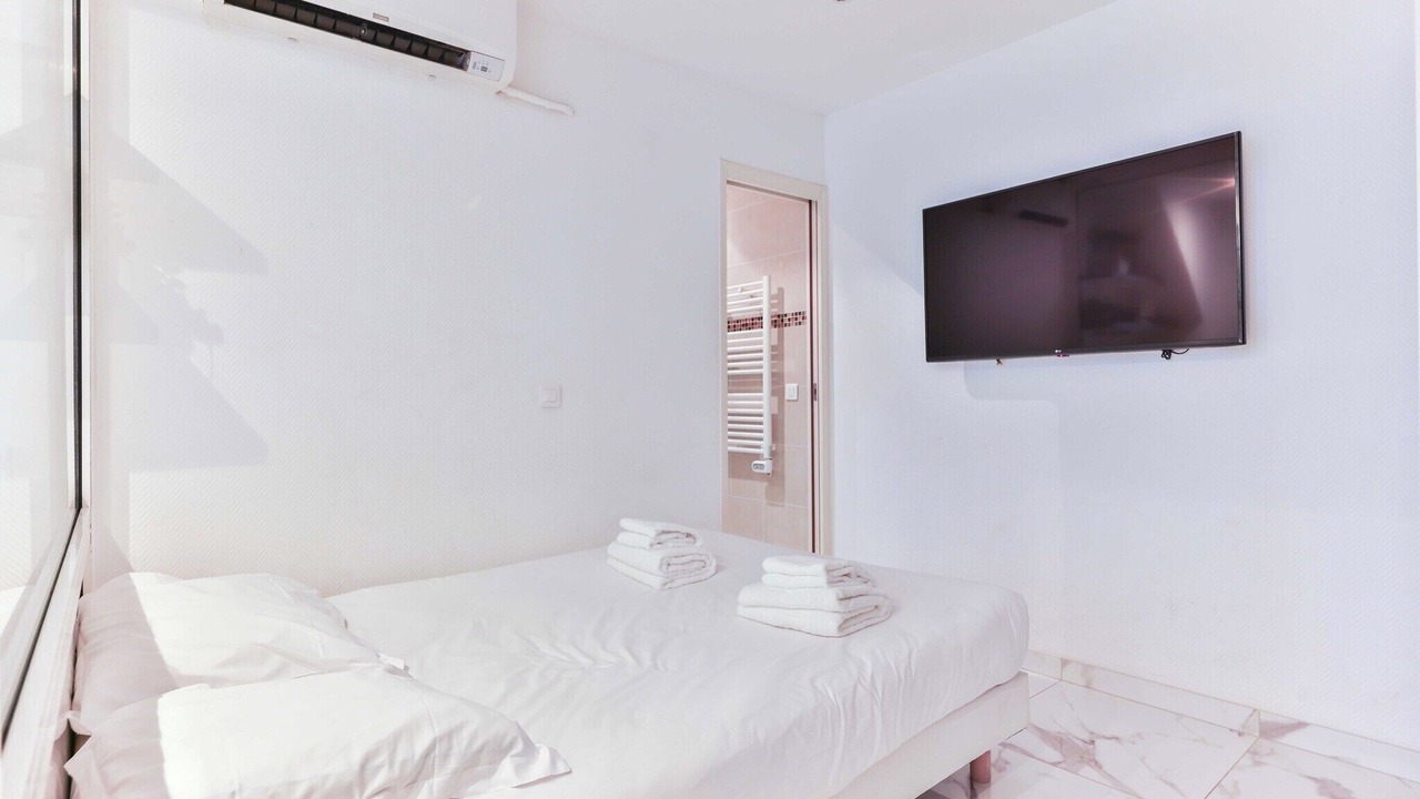 Photo of Bedroom in Chaillot